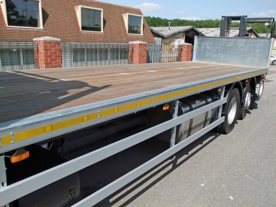 26 tonne Moffett Flatbed Sleeper Cab Rental 05