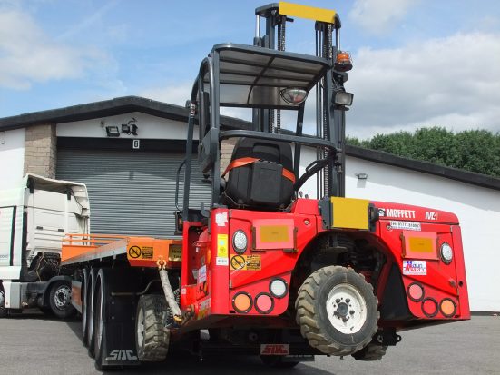 Flatbed Tri-Axle Moffett Trailer_HIRE_06