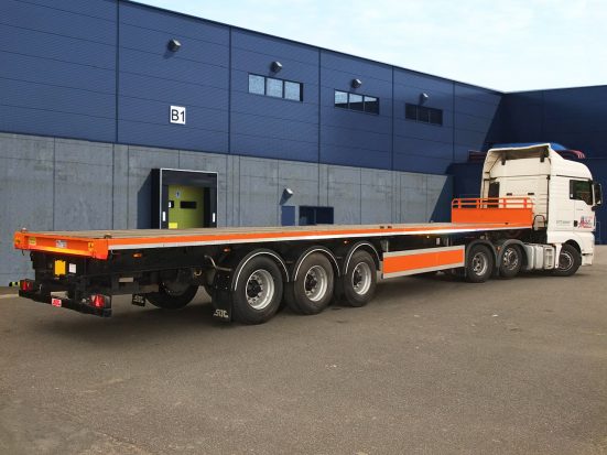Flatbed Tri-Axle Moffett Trailer_HIRE_12b