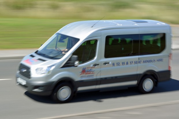 Ford Transit 12 Seat Minibus Mk8 (panning) 07