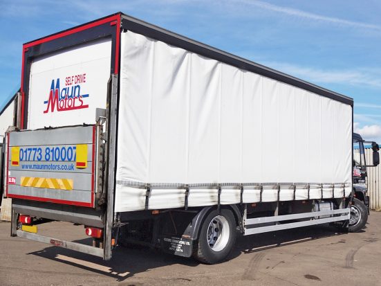 Iveco 18t Curtain & Tail Lift + Logo_HRE_06z