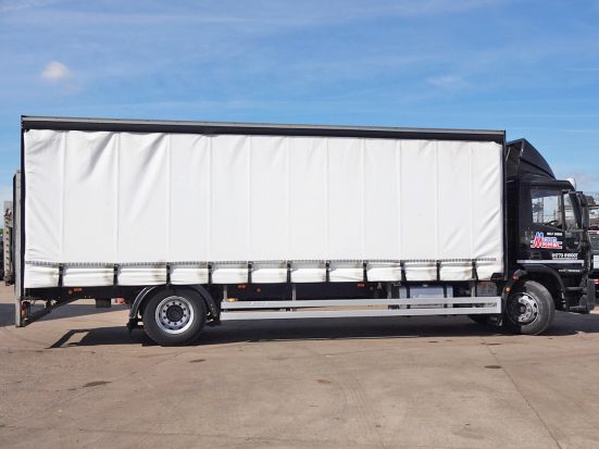 Iveco 18t Curtain & Tail Lift + Logo_HRE_07z