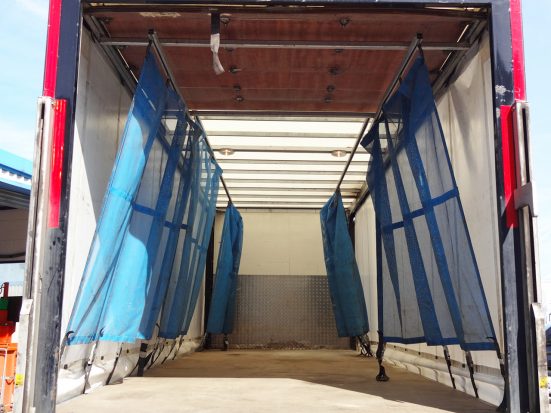 Iveco 18t Curtain & Tail Lift + Logo_HRE_11