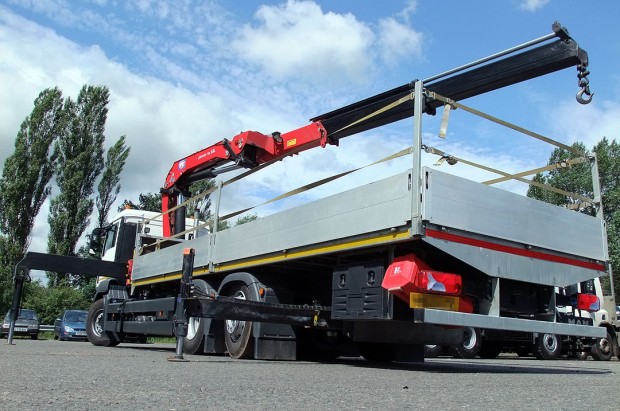 MAN-26t-front-mount-crane_hire_09b