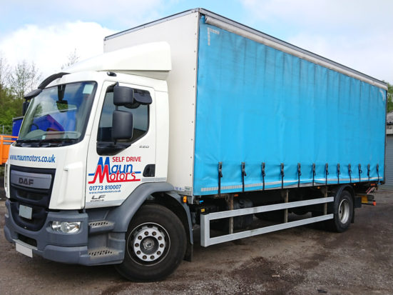 daf-18t-curtain-tail-lift_HIRE_03_S