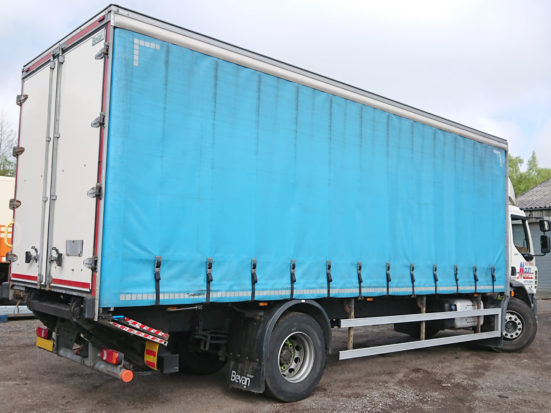 daf-18t-curtain-tail-lift_HIRE_04_S