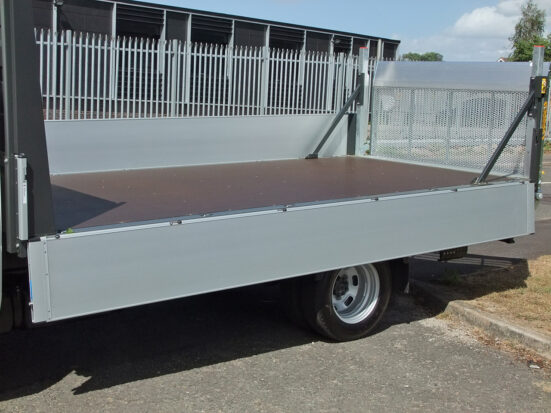 daily-3T-dropside-tail-lift_hire_14