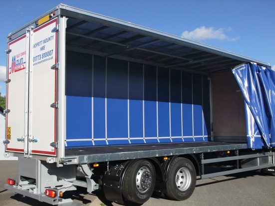 iveco-26t-moffett-curtain_hire_09