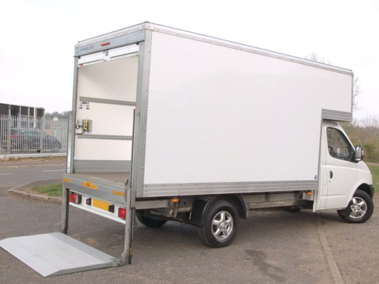 ldv-v80-luton-tlift_hire_ybf_09_S