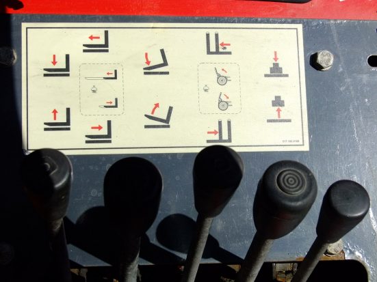 moffett-m5-extending-forks_HIRE_25